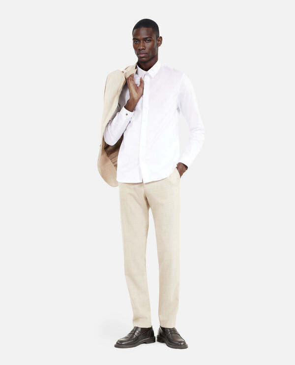chemise formelle blanche