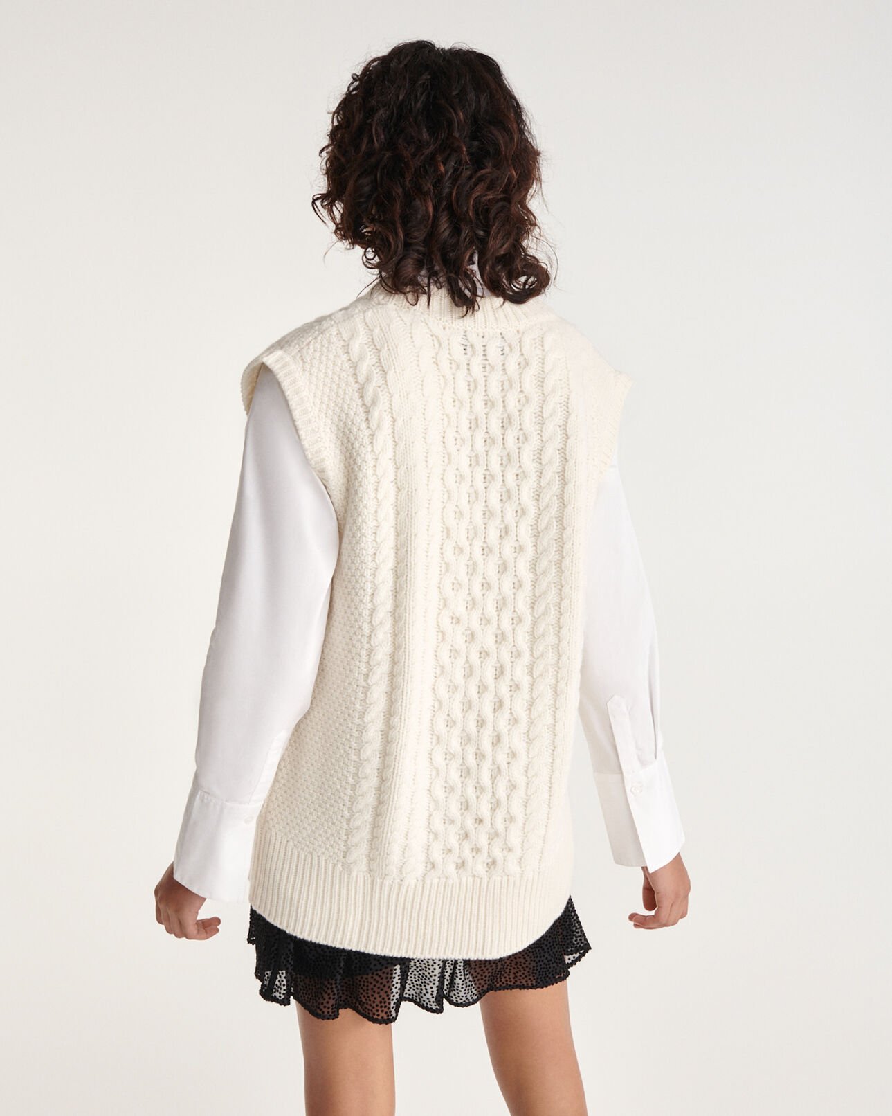 The Kooples FEMME OFF WHITE pull laine blanc sans manches à col v