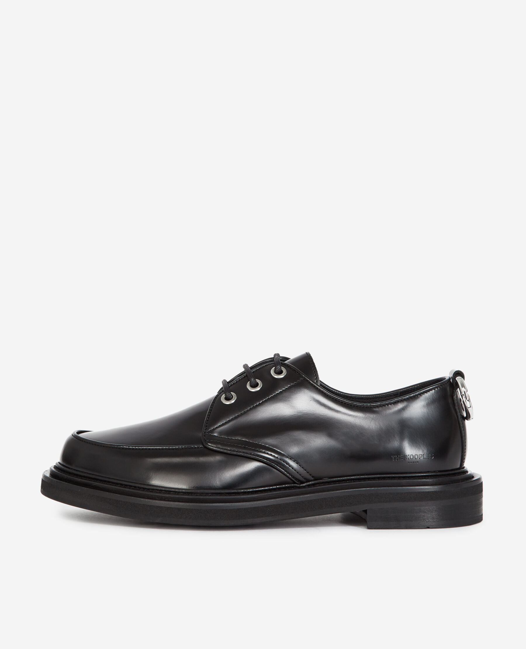 Black derbies in leather with thick sole