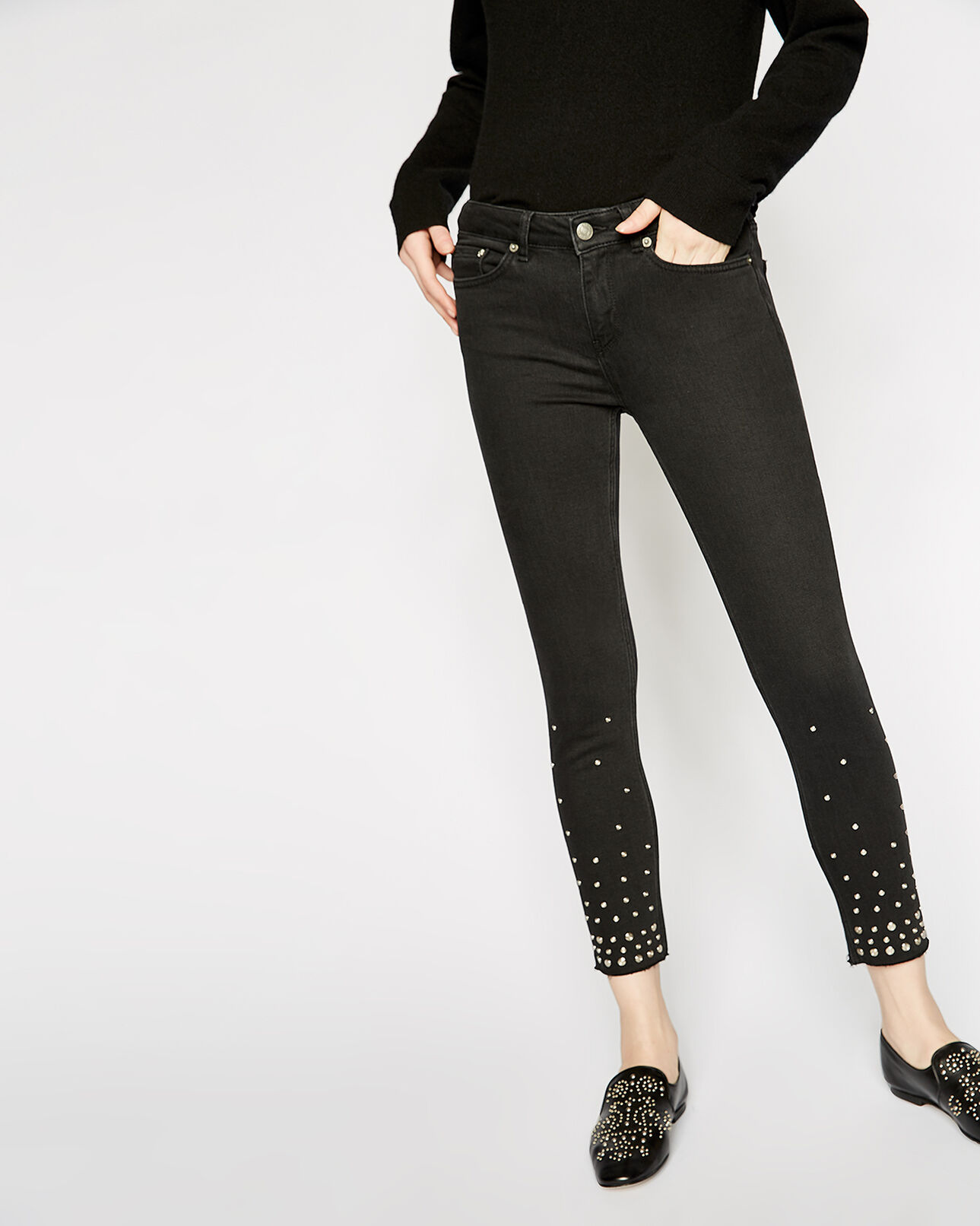 The Kooples MUJER BLACK WASHED jeans lavados en negro con tachuelas jimmy