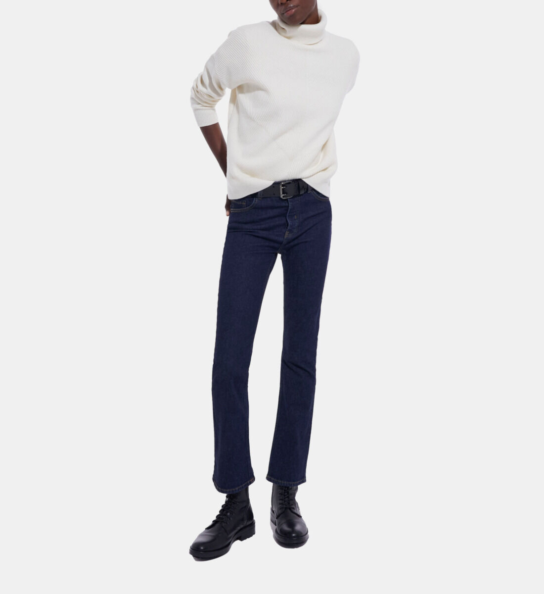 White shop wool pullover