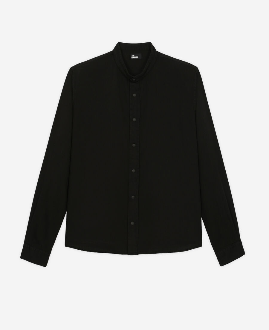casual black shirt