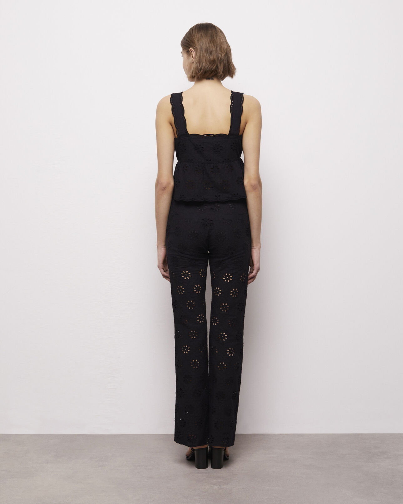 The Kooples DAMEN BLACK kurzes, schwarzes top mit englischer stickerei