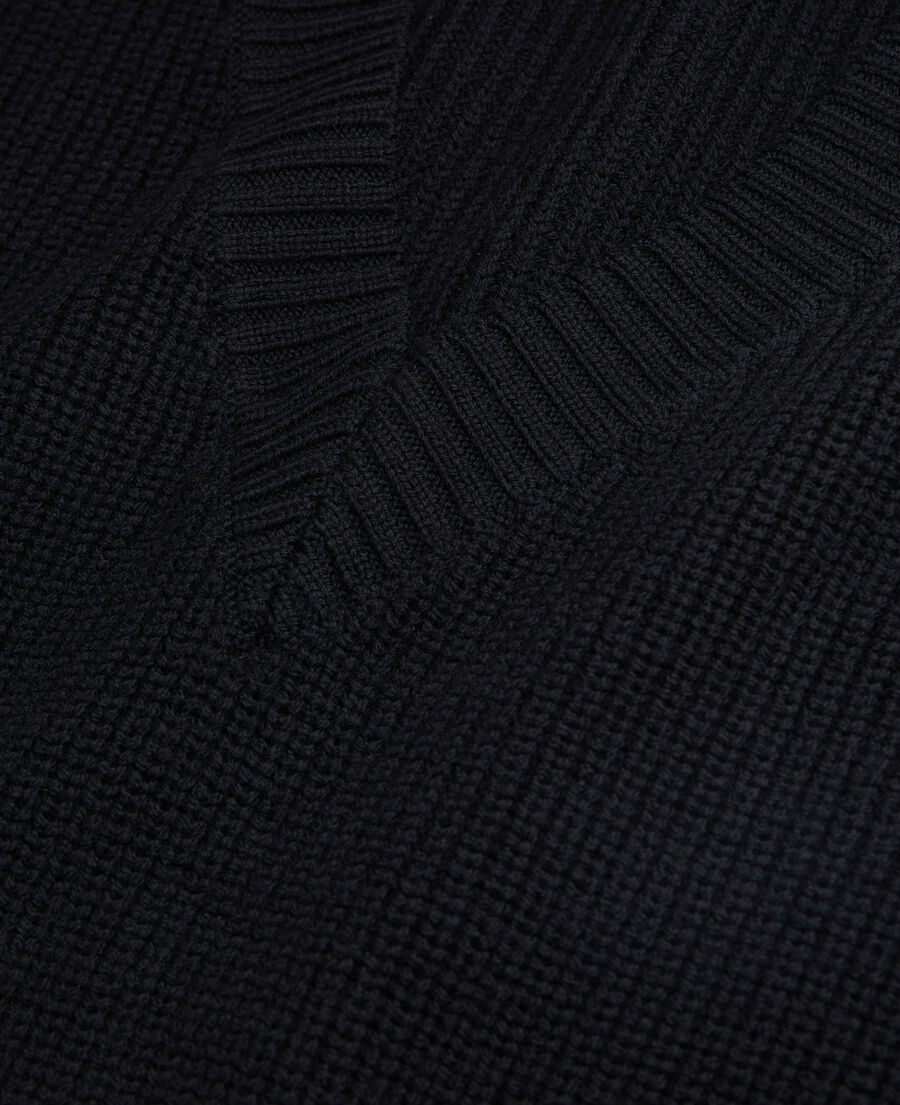 pull noir sans manches en laine