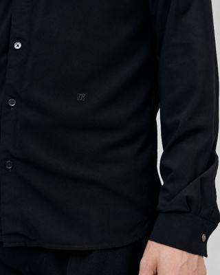 Black shirt