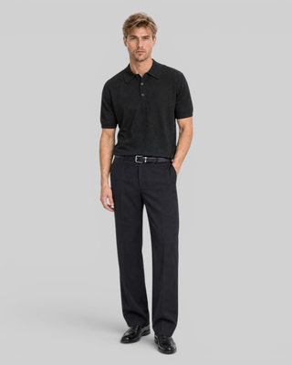 Jersey negro con cuello de polo