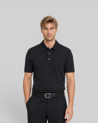 Jersey negro con cuello de polo