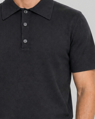 Jersey negro con cuello de polo