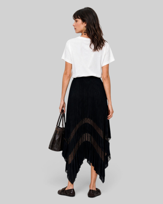 Camiseta de algod&oacute;n blanca con cuello en V