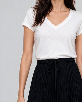 Camiseta de algod&oacute;n blanca con cuello en V