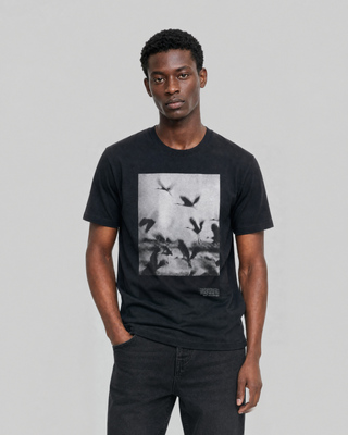 Camiseta con serigraf&iacute;a de p&aacute;jaros, color negro