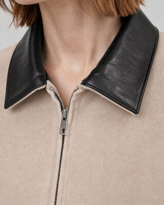 Chaqueta de lana reversible con cuello de cuero beige