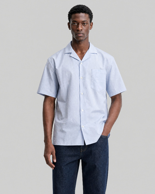 Camisa de manga corta lisa de color azul claro