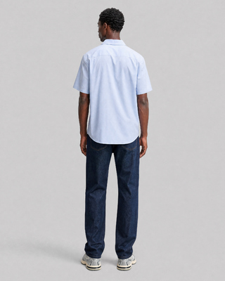 Camisa de manga corta lisa de color azul claro