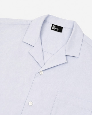 Camisa de manga corta lisa de color azul claro