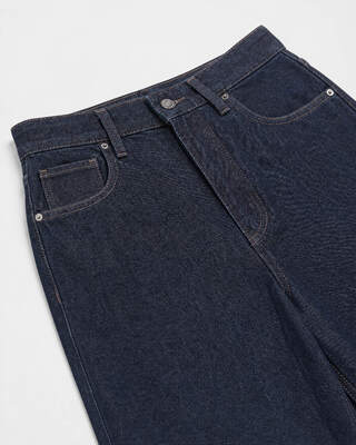Pantalones de tiro ancho de color azul oscuro