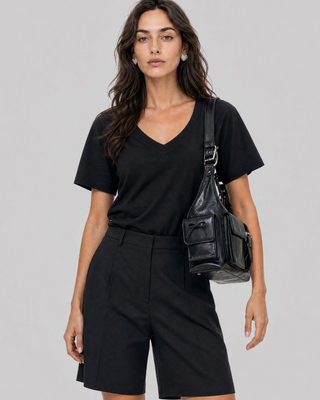 Camiseta de algod&oacute;n negra con cuello en V