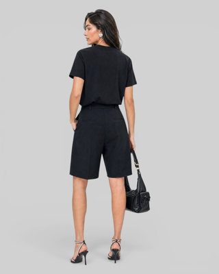 Camiseta de algod&oacute;n negra con cuello en V