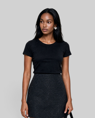 Camiseta ajustada de cuello redondo de algod&oacute;n negro
