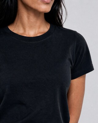 Camiseta ajustada de cuello redondo de algod&oacute;n negro