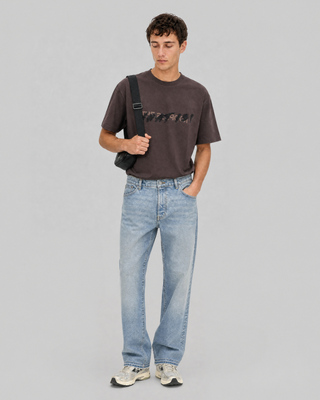 Pantalones vaqueros rectos con bordes sin rematar, de color azul claro