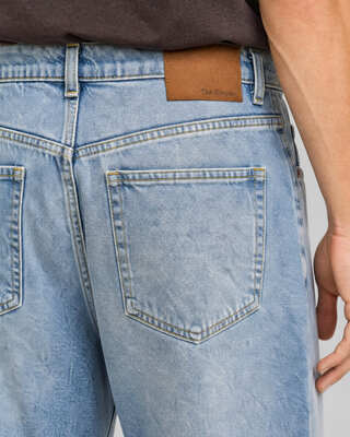 Pantalones vaqueros rectos con bordes sin rematar, de color azul claro