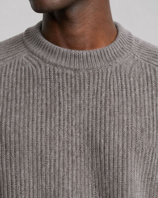 Jersey de cuello redondo de lana marr&oacute;n