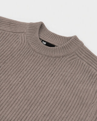 Jersey de cuello redondo de lana marr&oacute;n