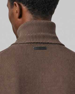 Jersey de cuello alto de lana marr&oacute;n