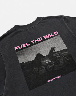 Camiseta negra con serigraf&iacute;a
