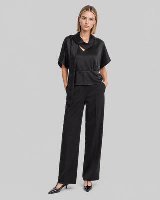 Top con corbata de lavaliera de sat&eacute;n negro
