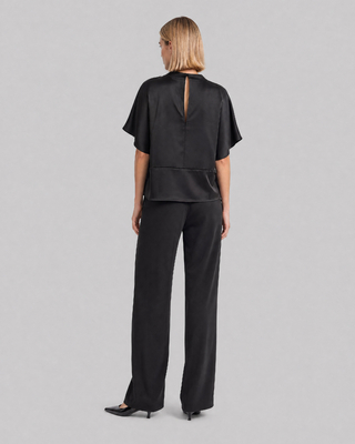 Top con corbata de lavaliera de sat&eacute;n negro