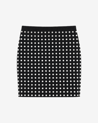 Falda corta negra con tachuelas