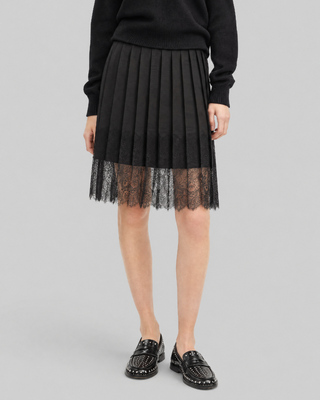 Falda corta con encaje negro