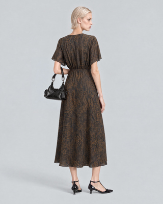 Vestido largo con estampado de leopardo marr&oacute;n