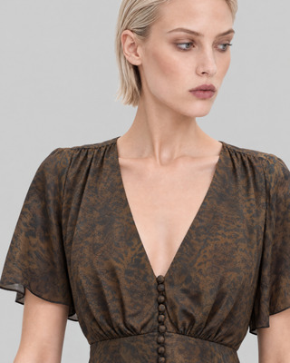 Vestido largo con estampado de leopardo marr&oacute;n