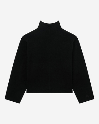 Jersey negro con cuello de embudo