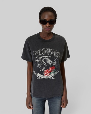 Camiseta con serigraf&iacute;a negra