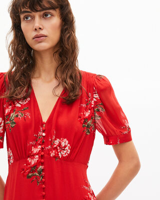 Maxivestido rojo con estampado floral