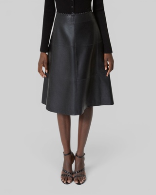 Falda midi de cuero negro
