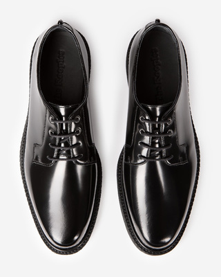 Derbies de cuero negro con ojales