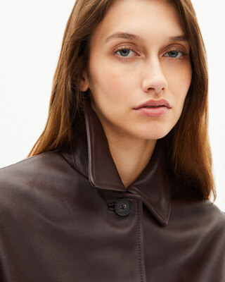 Manteau long en cuir bordeaux