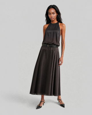 Robe longue dos crois&eacute; en satin marron