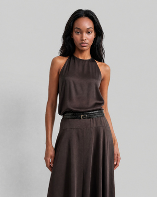 Robe longue dos crois&eacute; en satin marron