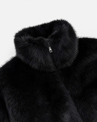 Manteau en fausse fourrure col montant noir