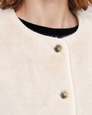 Manteau en fausse fourrure ecru