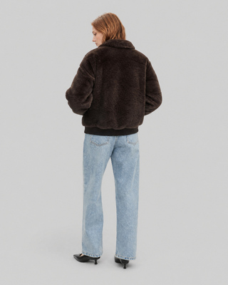 Manteau en fausse fourrure zipp&eacute; marron