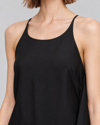 Robe longue dos crois&eacute; en satin noire