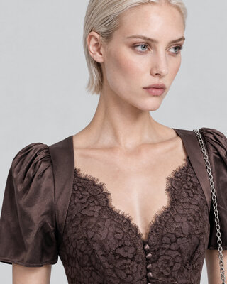 Robe longue avec dentelle marron