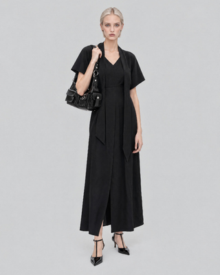 Robe longue col lavalli&egrave;re en satin marron